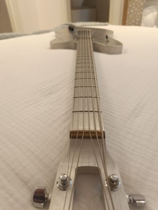 Guitarra Baguley barítono de aluminio