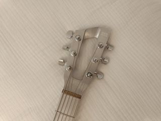 Guitarra Baguley barítono de aluminio