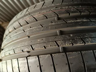 2 Neumáticos 18 pulgadas.