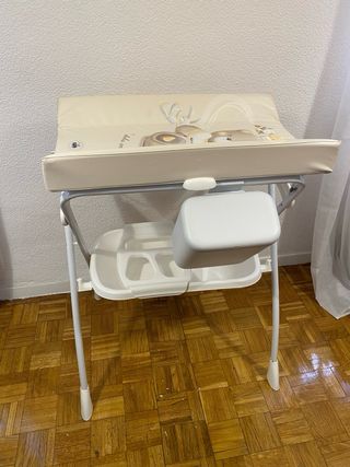 Cambiador bebé con papelera y soporte bañera