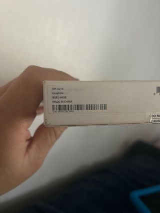 Samsung Galaxy Tab A9+ con funda azul