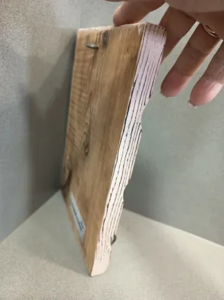 Colgador de llaves de madera con tulipanes