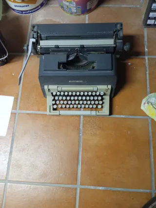 Máquina de escribir Olivetti Línea 88