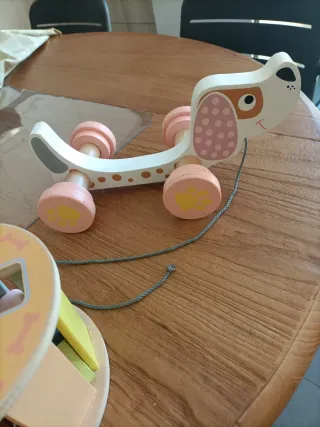 Perrito bebé de madera para encajar formas