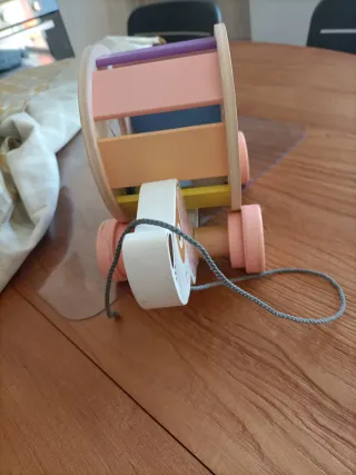 Perrito bebé de madera para encajar formas