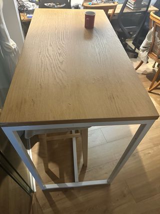 Mesa alta + 2 banquetas madera y metal