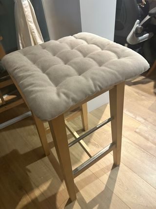 Mesa alta + 2 banquetas madera y metal