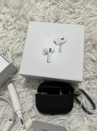 AirPods Pro + Funda Negra + Multi Cleaning Pen