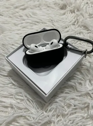 AirPods Pro + Funda Negra + Multi Cleaning Pen