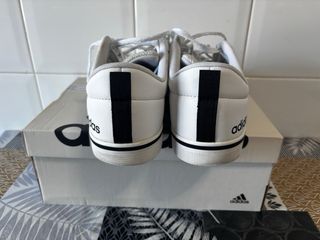 Zapatillas Adidas Blancas y Negras