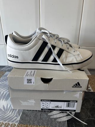 Zapatillas Adidas Blancas y Negras