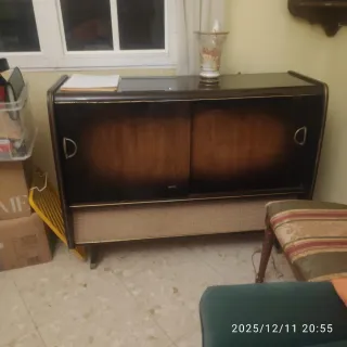 Giradischi vintage marrone e verde