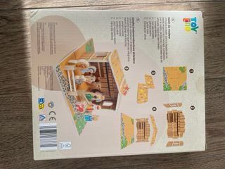 Belén de madera con figuras