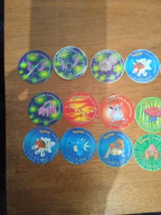 20 Tazos POKÉMON (algunos brillan)