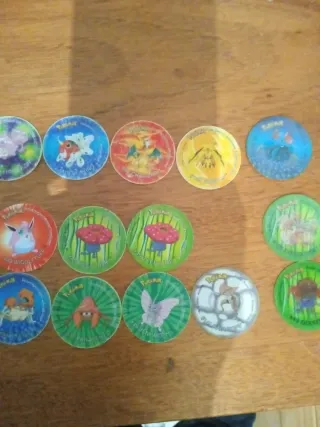20 Tazos POKÉMON (algunos brillan)