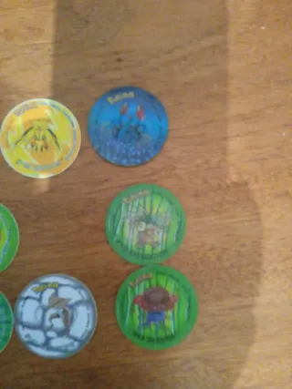 20 Tazos POKÉMON (algunos brillan)