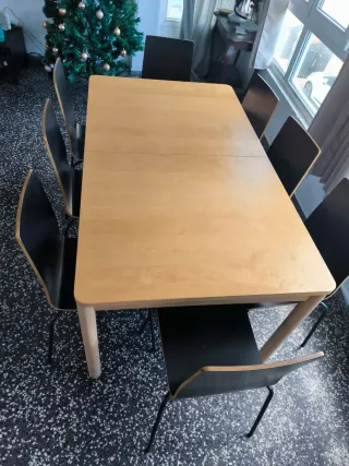 Mesa extensible chapa roble + 8 sillas negras