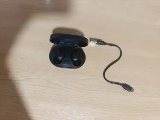 Auriculares Inalámbricos Negros con Estuche