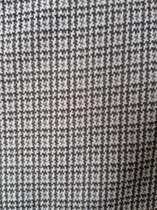 Conjunto jersey cuello alto y pantalón estampado