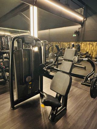 Máquinas de gimnasio variadas Technogym