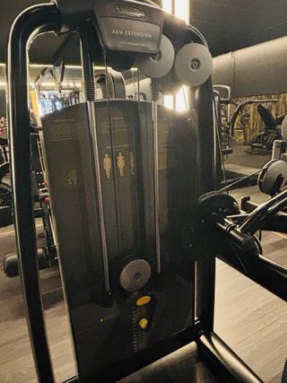 Máquinas de gimnasio variadas Technogym