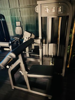 Máquinas de gimnasio variadas Technogym
