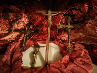 Lotto 4 Crocifissi Bronzo, ottone, ferro