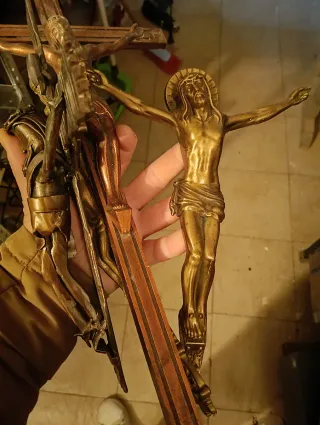 Lotto 4 Crocifissi Bronzo, ottone, ferro