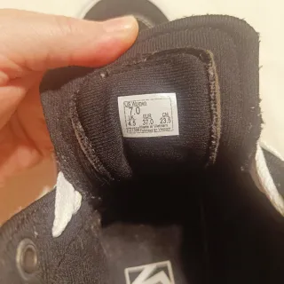 Zapatillas Vans Negras y Blancas