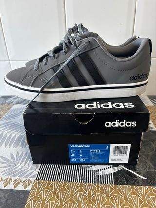 Zapatillas Adidas Grises y Negras