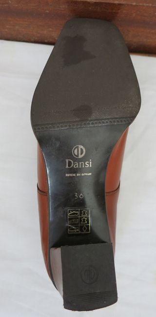 Zapatos de piel color camel. Talla: 36