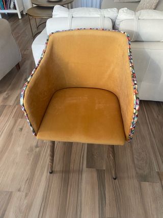 Silla Terciopelo Mostaza Diseño Geométrico