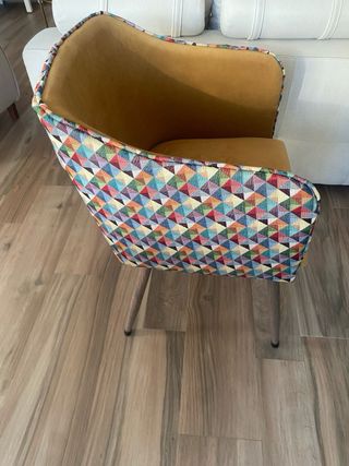 Silla Terciopelo Mostaza Diseño Geométrico