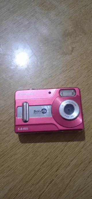 Macchina fotografica digitale rosa