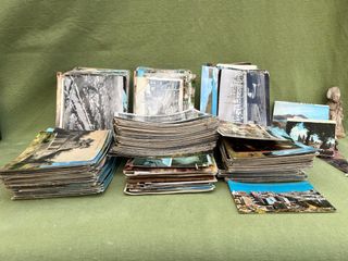 Lotto di 800 cartoline postali antiche con francobolli anni '60