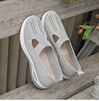 Zapatillas grises sin cordones - Nuevas