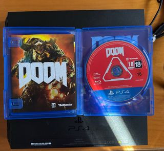 PS4 1TB Edición DOOM + Accesorios