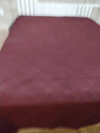 Colcha Zara Home púrpura/roja