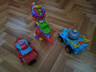 Superthings, base kabooom, torre control, coches..