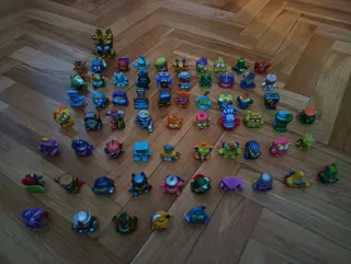 Superthings, base kabooom, torre control, coches..