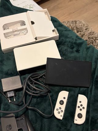 Nintendo Switch OLED Blanca y Negra