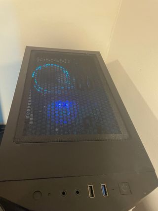 PC Gaming con teclado y ratón