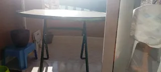 Tavolo pieghevole in plastica e metallo per terrazzo