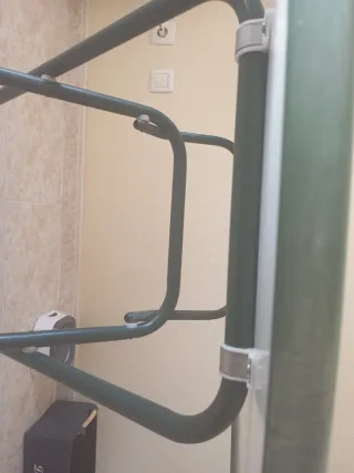 Tavolo pieghevole in plastica e metallo per terrazzo