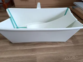 Bañera Stokke con tobogán