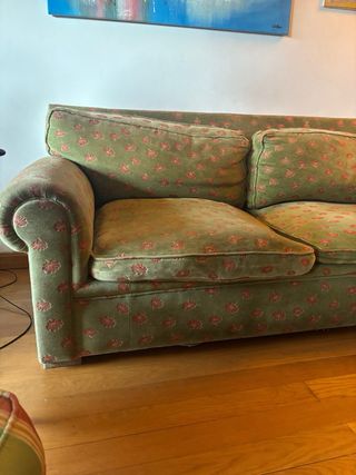 Sofá 3 plazas verde con estampado floral