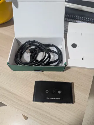 Switch USB 3.0 4 Puertos + 2 Cables