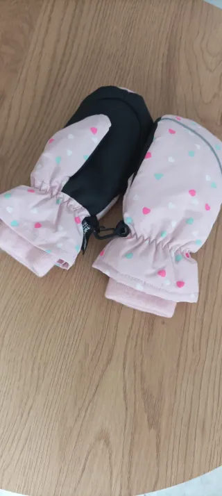 Guantes de nieve para niña con corazones