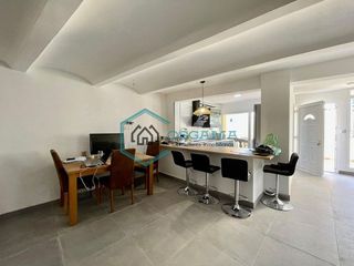 Casa adosada en venta en Lavadores en Vigo