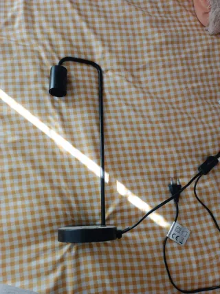 Lámpara de mesa estilo industrial negra